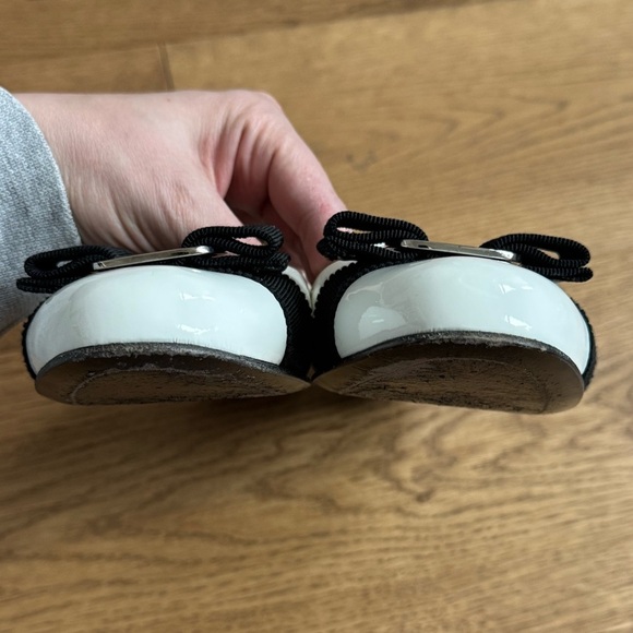Ferragamo Varina Patent Leather Ballet Flats - Size 9 - EUC+ - Black & White - Picture 12 of 14